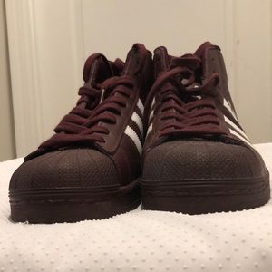Hi tops Adidas and a burgundy